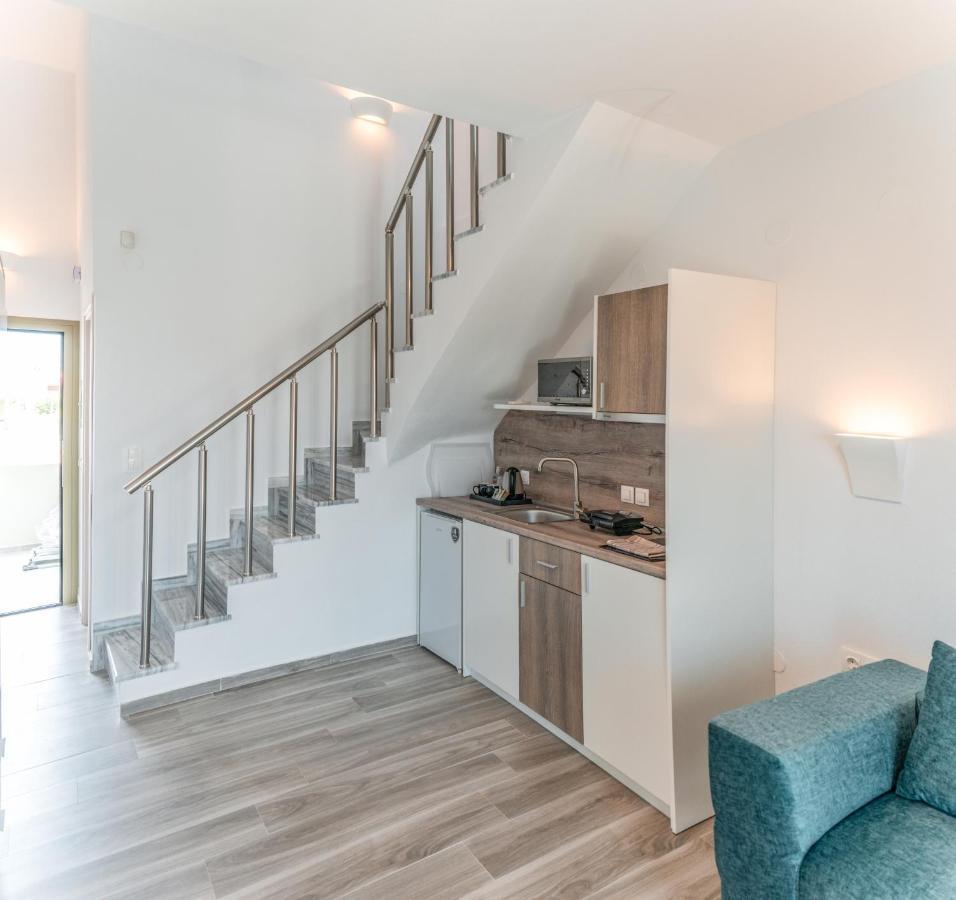 Oliva Suites Нікіті Екстер'єр фото